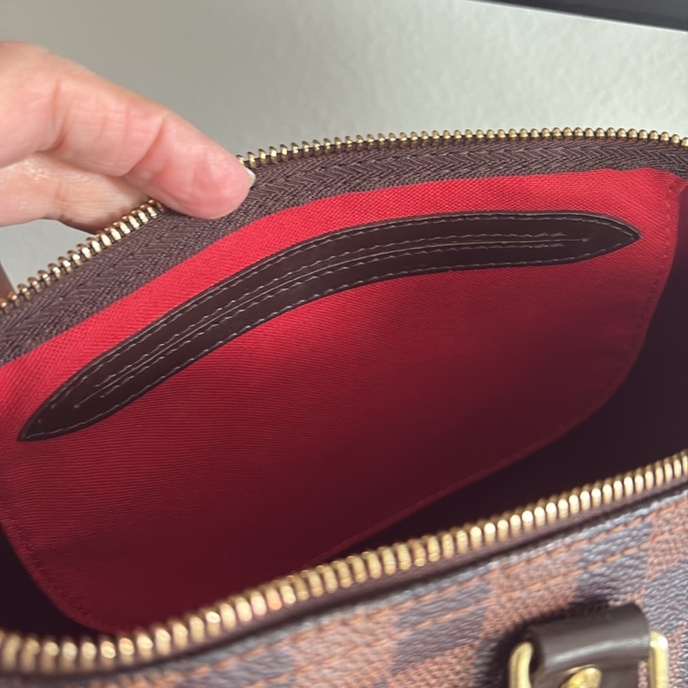 LOUIS VUITTON speedy 30 Damier. Authentic
EUC - Picture 6 of 10